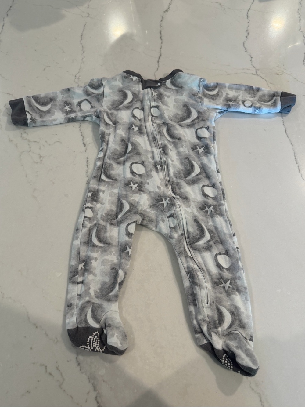 Burt’s Bees Baby Gray Moon & Stars Baby One-Piece Footed Sleeper 6-9M